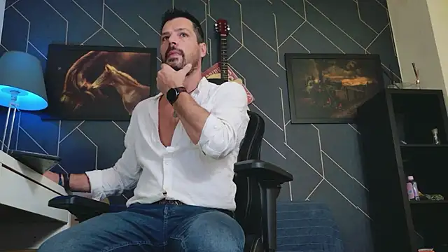 Snapshot of ChrisKox chatting on 10.24.25 ChrisKox online show from 10.24.25