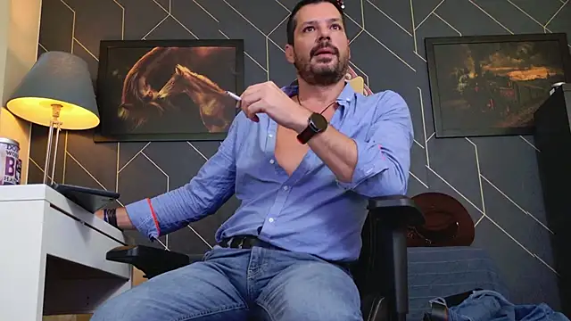 Snapshot of ChrisKox chatting on 10.31.25 ChrisKox online show from 10.31.25