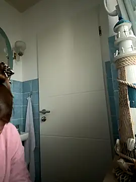 Snapshot of BootyLola chatting on 10.23.25 BootyLola online show from 10.23.25