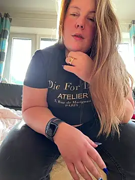 Snapshot of BootyLola chatting on 02.02.26 BootyLola online show from 02.02.26