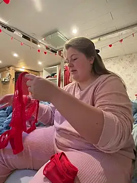 Snapshot of BootyLola chatting on 02.04.26 BootyLola online show from 02.04.26