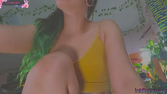 Snapshot of Dead_Butterfly chatting on 09.28.25 Dead Butterfly online show from 09.28.25