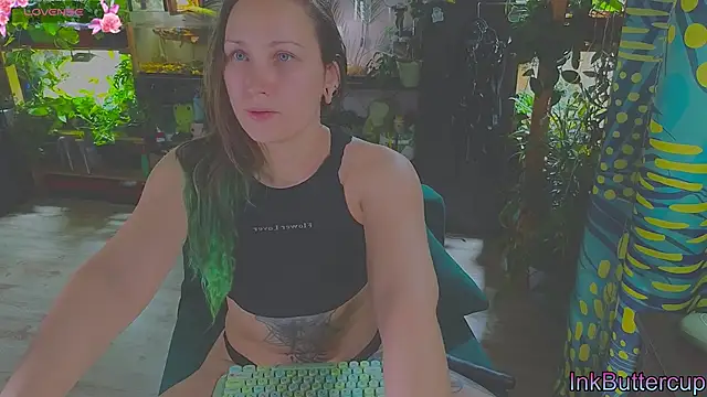 Snapshot of Dead_Butterfly chatting on 10.01.25 Dead Butterfly online show from 10.01.25