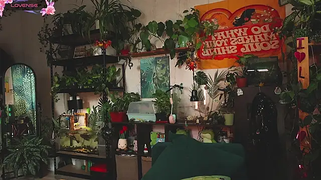 Snapshot of Dead_Butterfly chatting on 10.28.25 Dead Butterfly online show from 10.28.25