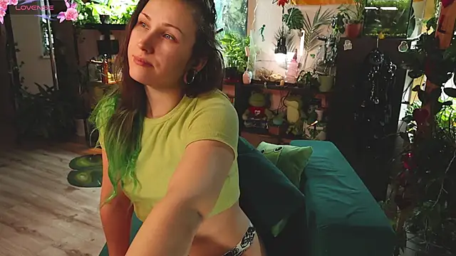 Snapshot of Dead_Butterfly chatting on 10.30.25 Dead Butterfly online show from 10.30.25