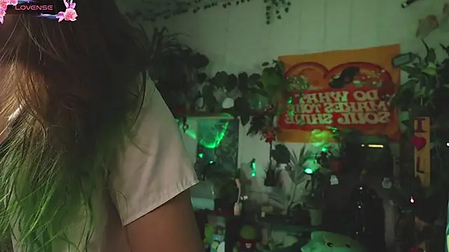 Snapshot of Dead_Butterfly chatting on 11.02.25 Dead Butterfly online show from 11.02.25