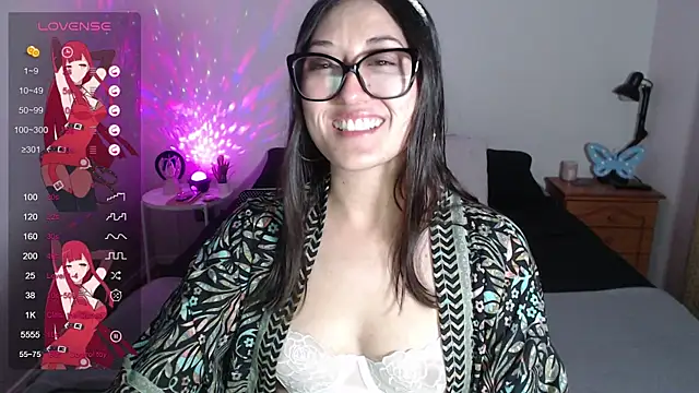 Snapshot of Ninimoon chatting on 10.05.25 Ninimoon online show from 10.05.25