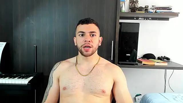 Snapshot of logan_smith chatting on 02.04.25 logan smith online show from 02.04.25