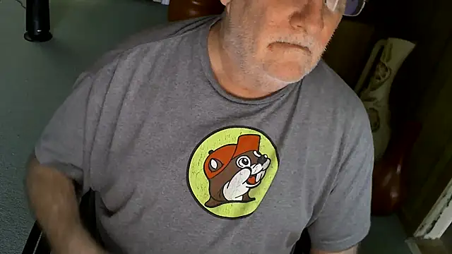 Snapshot of wadsquad chatting on 01.01.25 wadsquad online show from 01.01.25