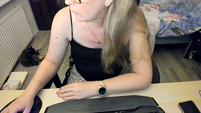 minoesje37 online show from 12.29.24