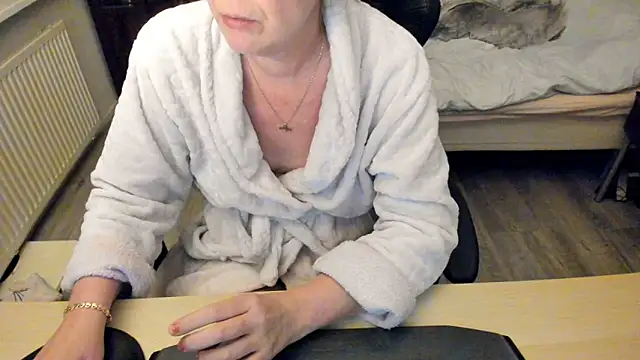 minoesje37 online show from 01.08.25