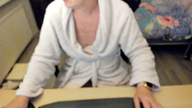 minoesje37 online show from 01.20.25