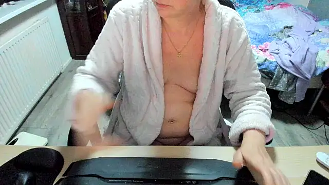 minoesje37 online show from 03.06.25