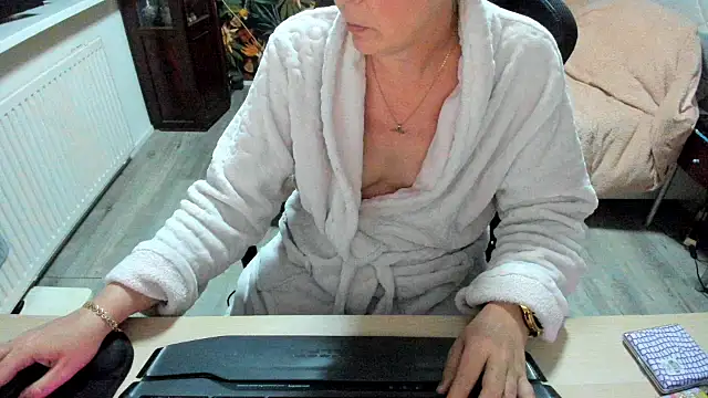 minoesje37 online show from 03.13.25