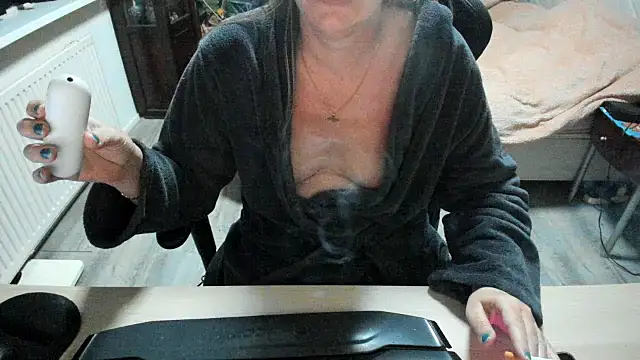 minoesje37 online show from 03.17.25