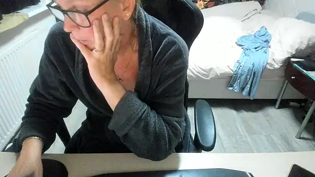 minoesje37 online show from 09.14.25