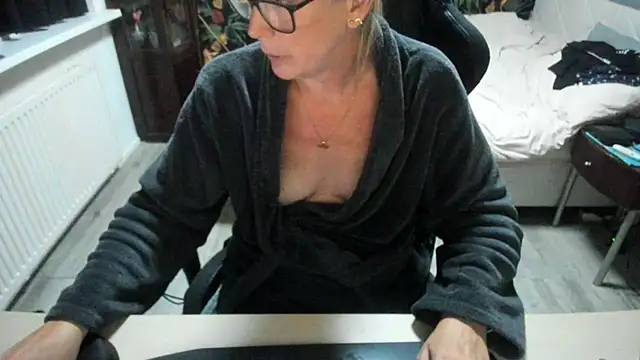 minoesje37 online show from 09.22.25