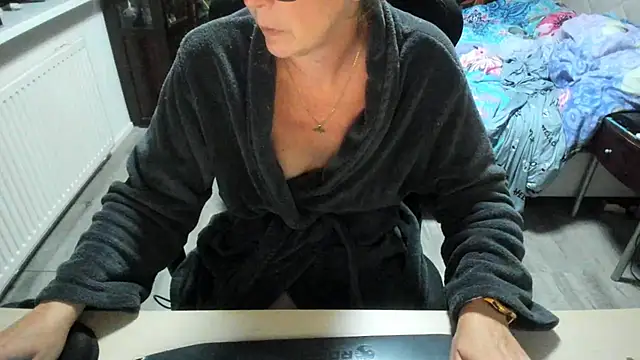 minoesje37 online show from 10.02.25