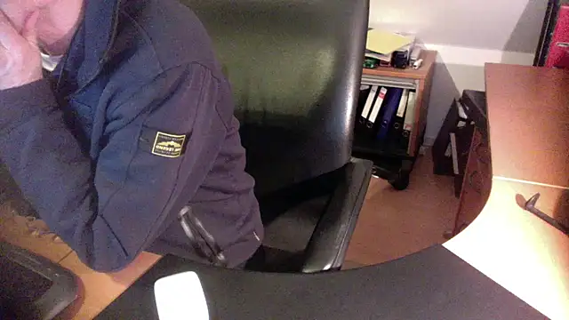 Snapshot of outlaw200 chatting on 12.04.24 outlaw200 online show from 12.04.24