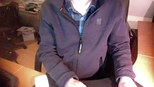 Snapshot of outlaw200 chatting on 12.06.24 outlaw200 online show from 12.06.24