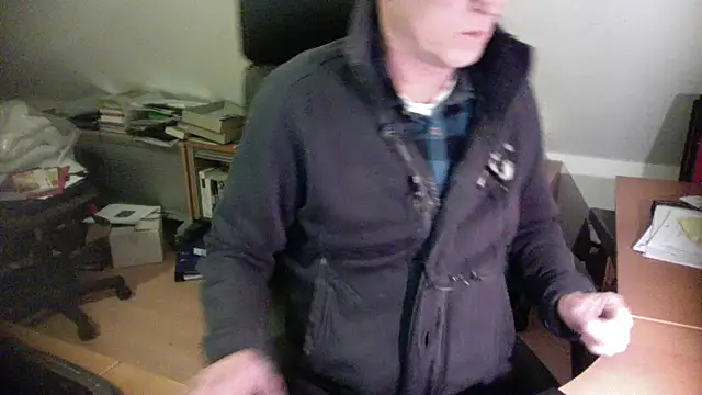 Snapshot of outlaw200 chatting on 12.24.24 outlaw200 online show from 12.24.24