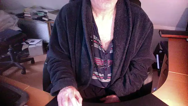 Snapshot of outlaw200 chatting on 12.26.24 outlaw200 online show from 12.26.24