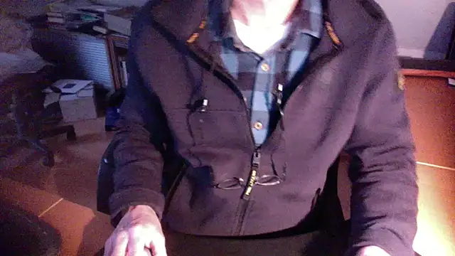 Snapshot of outlaw200 chatting on 12.27.24 outlaw200 online show from 12.27.24