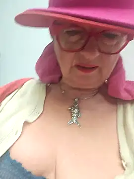 MucMilf59 online show from 10.28.25