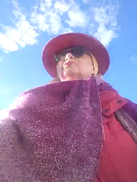 MucMilf59 online show from 12.19.25