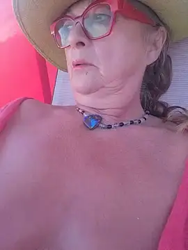 Snapshot of MucMilf59 chatting on 07.18.26 MucMilf59 online show from 07.18.26