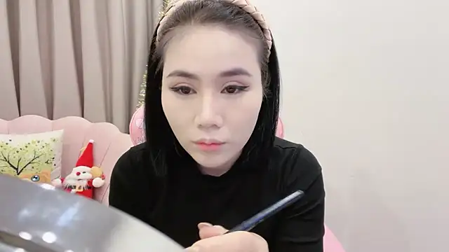 Snapshot of Meilian2021 chatting on 12.19.24 Meilian2021 online show from 12.19.24