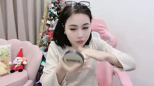 Snapshot of Meilian2021 chatting on 12.20.24 Meilian2021 online show from 12.20.24