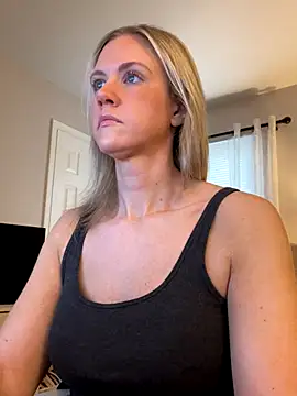 Snapshot of Kay_Cakes chatting on 11.21.25 Kay Cakes online show from 11.21.25