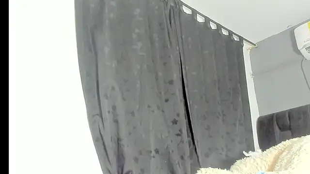 Snapshot of SandraGoldstein chatting on 11.05.25 SandraGoldstein online show from 11.05.25