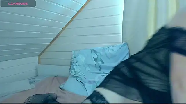 Snapshot of I_AM_MILF chatting on 12.18.24 I AM MILF online show from 12.18.24