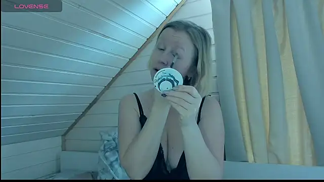 Snapshot of I_AM_MILF chatting on 02.06.25 I AM MILF online show from 02.06.25