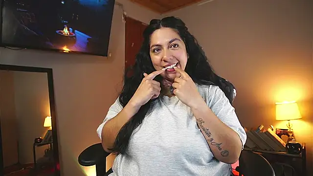 Snapshot of coraline_latin chatting on 04.24.26 coraline latin online show from 04.24.26