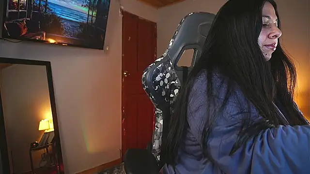 Snapshot of coraline_latin chatting on 04.28.26 coraline latin online show from 04.28.26