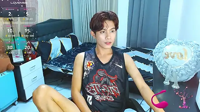 Snapshot of WildestTwink chatting on 03.20.25 WildestTwink online show from 03.20.25