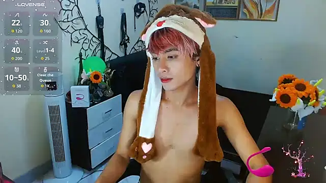 Snapshot of WildestTwink chatting on 10.15.25 WildestTwink online show from 10.15.25
