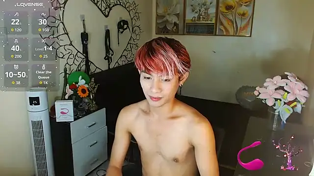 Snapshot of WildestTwink chatting on 10.17.25 WildestTwink online show from 10.17.25