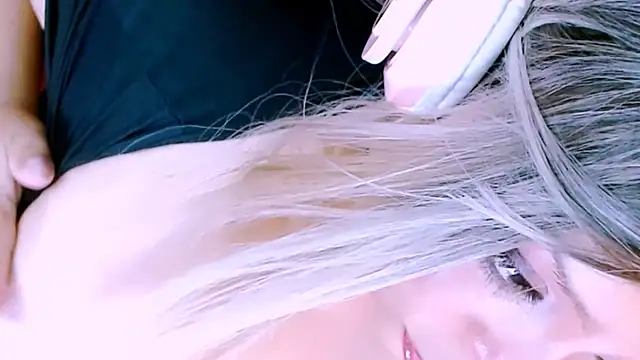 Honey Lucy1 online show from 04.22.26