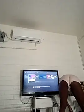 Snapshot of Xochillovemoney2 chatting on 09.28.25 Xochillovemoney2 online show from 09.28.25