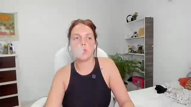 thered QueenX online show from 02.13.25