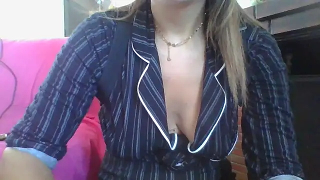 fammefatale1987 online show from 04.28.26