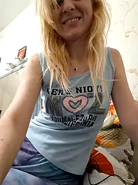 YogisticJuli666 online show from 02.10.25