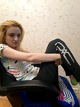 YogisticJuli666 online show from 02.20.25