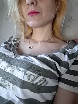 YogisticJuli666 online show from 02.21.25