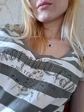 YogisticJuli666 online show from 02.21.25