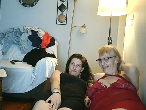 Snapshot of pctt chatting on 10.11.25 pctt online show from 10.11.25